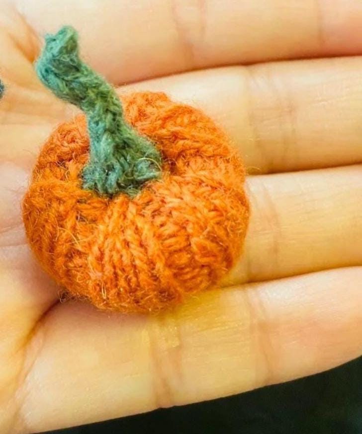 Handmade Halloween Pumpkin Knitting Labubu Clothes, Pumpkin Outfit with Hand Embroidery, fit for 15/17cm Labubu Outfits