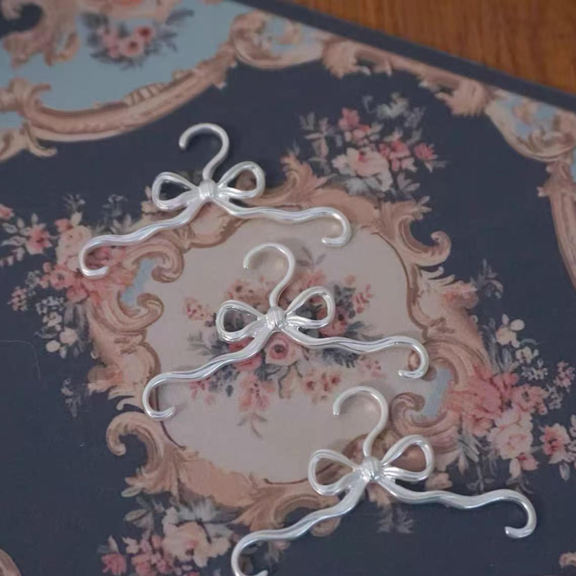 Miniature Doll Clothes Hangers: Elegant Bow Design, Metal, 7cm